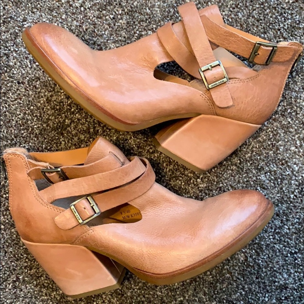 Kork-Ease Tan Leather Cutout Ankle Booties